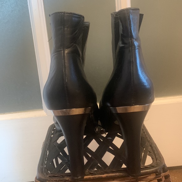 MTNY Black leather bootie - Picture 2 of 5